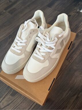 Veja V-10 sneakers